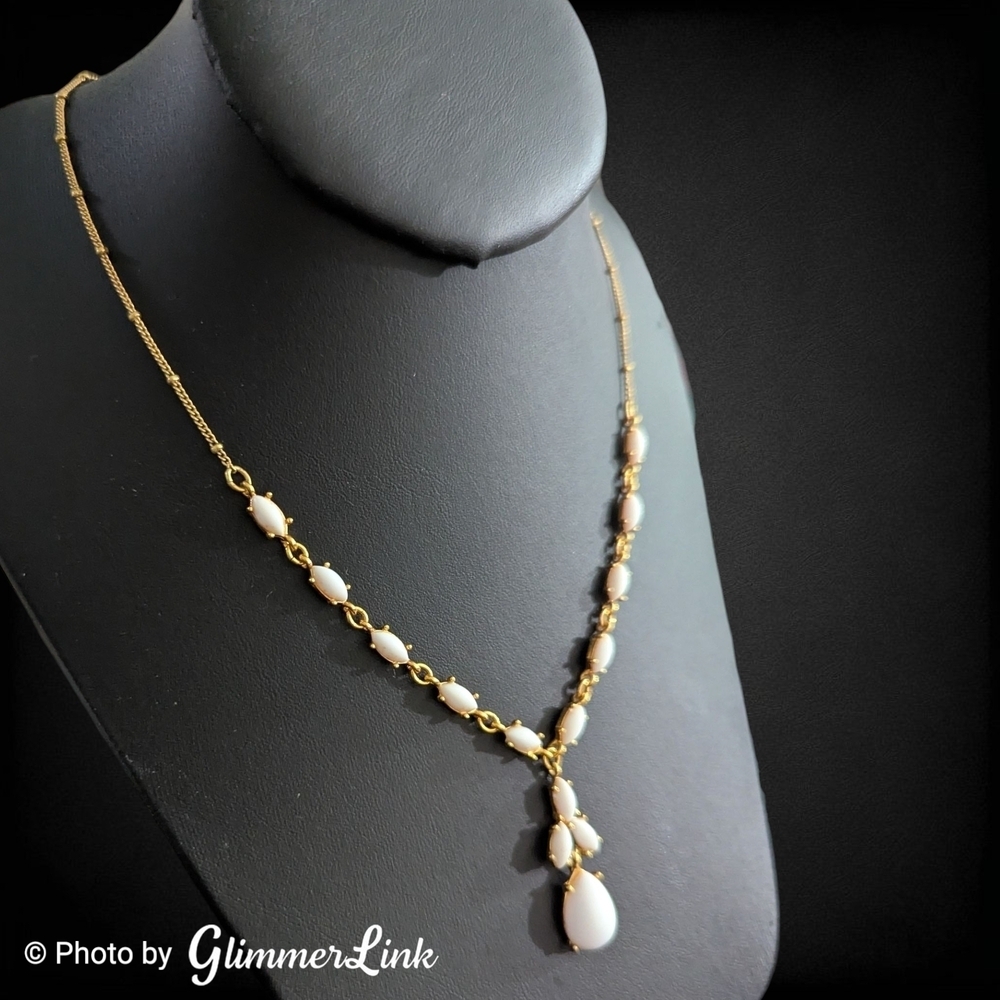 Avon 2009 White Cabochon Y Style Necklace Gold Tone Drop Pendant - Picture 2 of 11